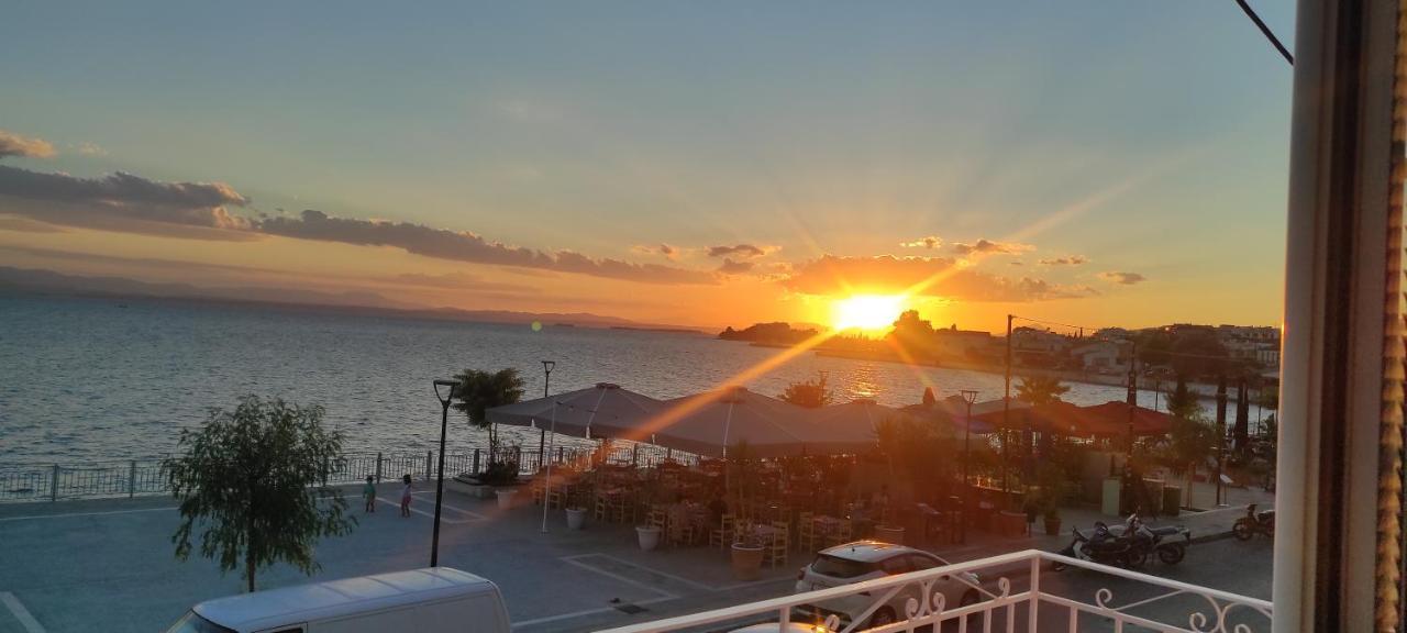 Dimitra'S Apartment อมารินโธส ภายนอก รูปภาพ